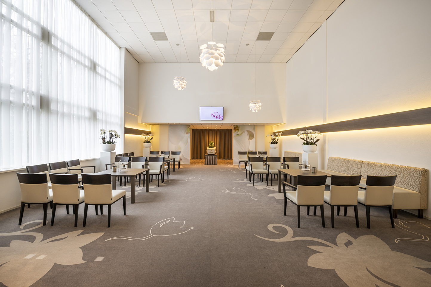 Overzicht van de aula in rouwcentrum Overschie