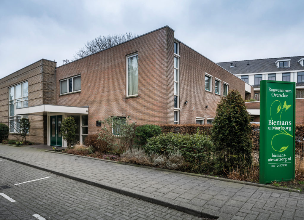 Voorzijde van Rouwcentrum Overschie