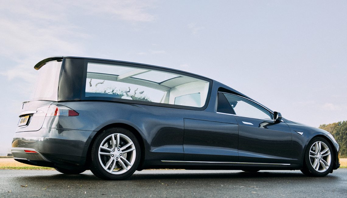 Tesla S rouwauto